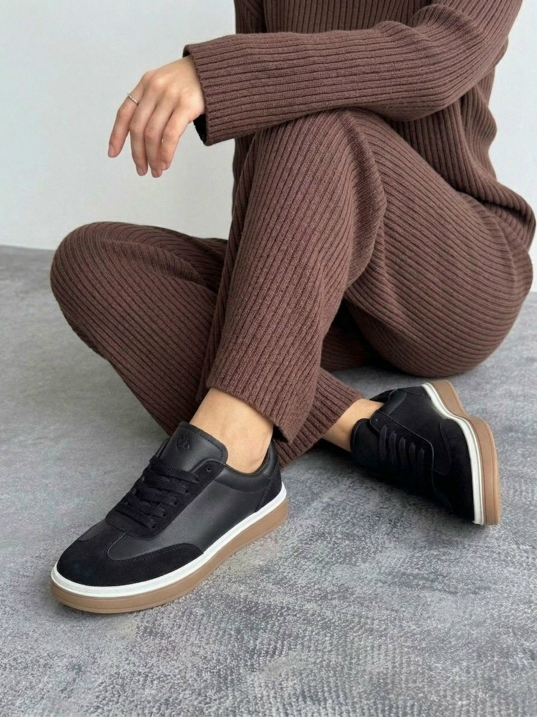 ,женские кроссовки из замши loro piana черные,кеды кожаные,женские кроссовки,женская