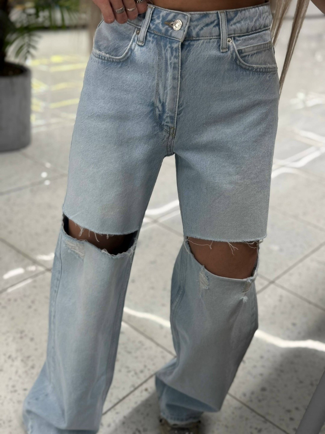 madmext синие женские джинсы стандартного кроя с рваными деталями mg1184,джинсы прямые палаццо рваные sena denim,широкие рваные джинсы женские,джинсы прямые палаццо с разрезами рваные sena jeans,джинс