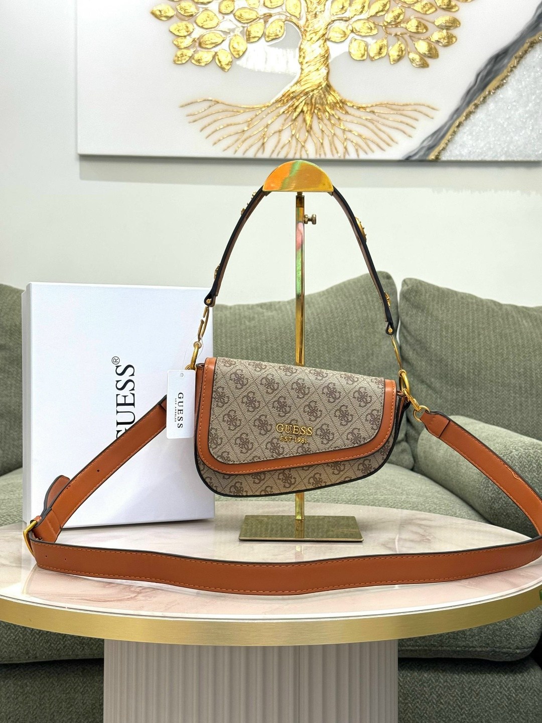 женская сумка guess,сумка guess,guess сумка на плечо,guess сумка седло,сумка guess через плечо