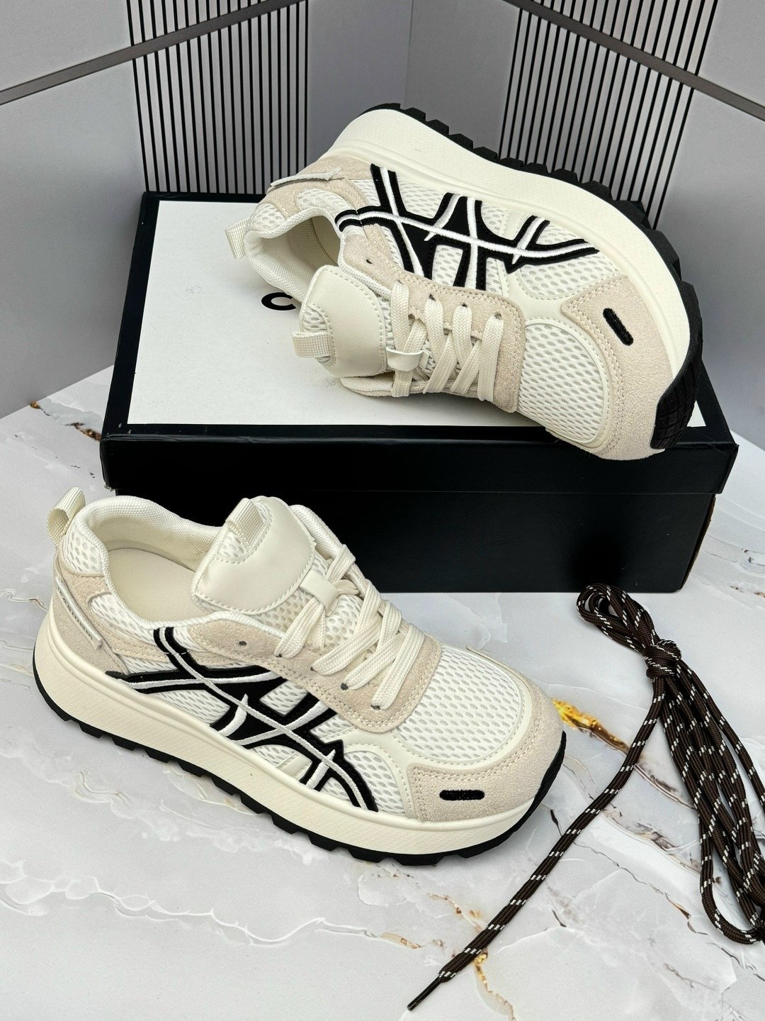 кроссовки женскиe,кроссовки для женщин,модные кроссовки,массивные кроссовки,