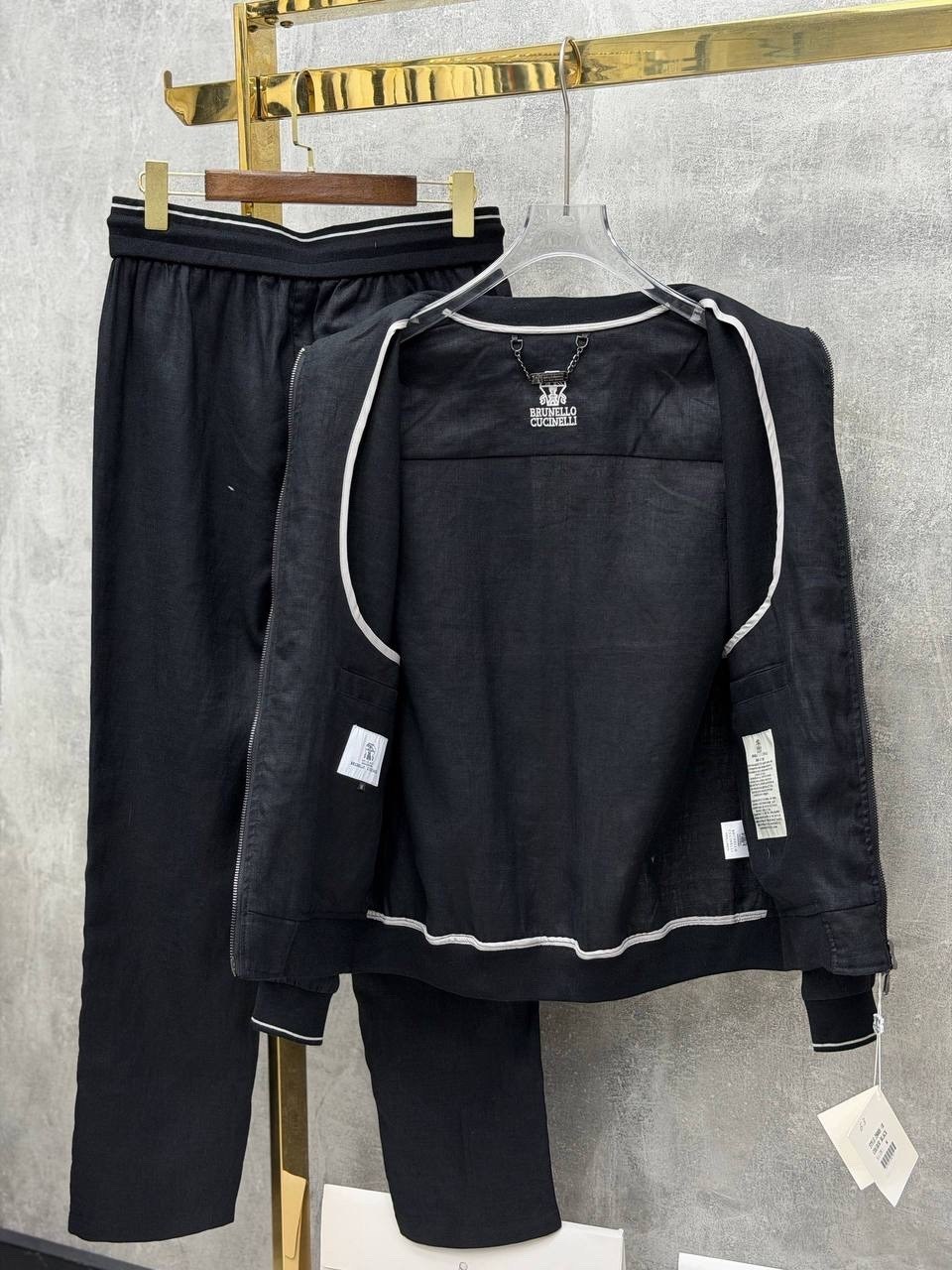 спортивный костюм brunello cucinelli,прогулочный костюм brunello cucinelli,мужские спортивные костюмы brunello cucinelli,спортивный костюм brunello cucinelli чёрный,спортивный костюм brunello cucinell