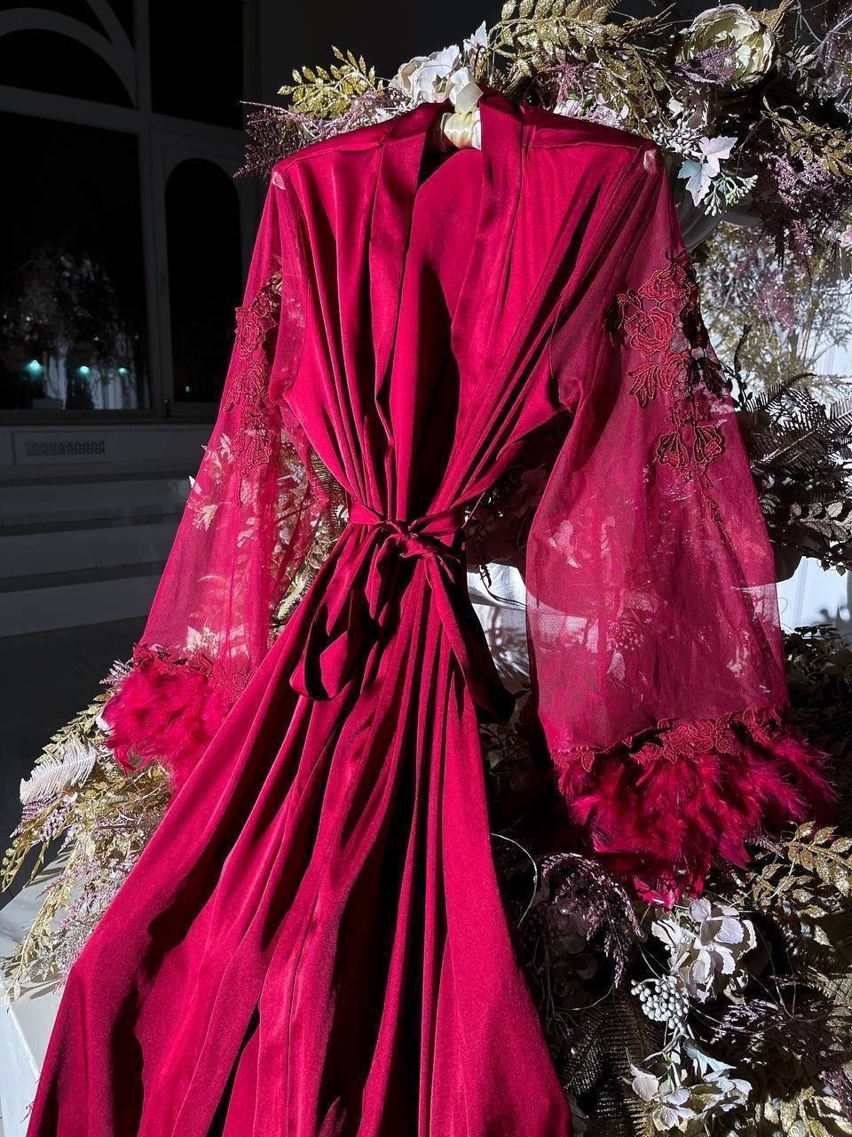 халат с перьями,женский шелковый халат,шелковый халат с перьями,длинный халат с перьями,пеньюар с перьями