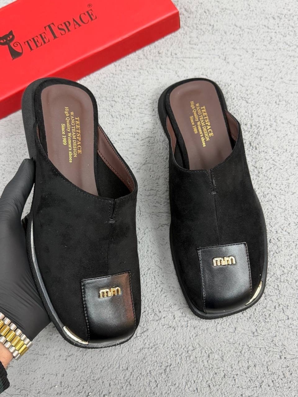 ,шлепанцы женские,шлепки женские,коричневые кожаные мюли miu miu,женские замшевые мюли hermes go коричневые