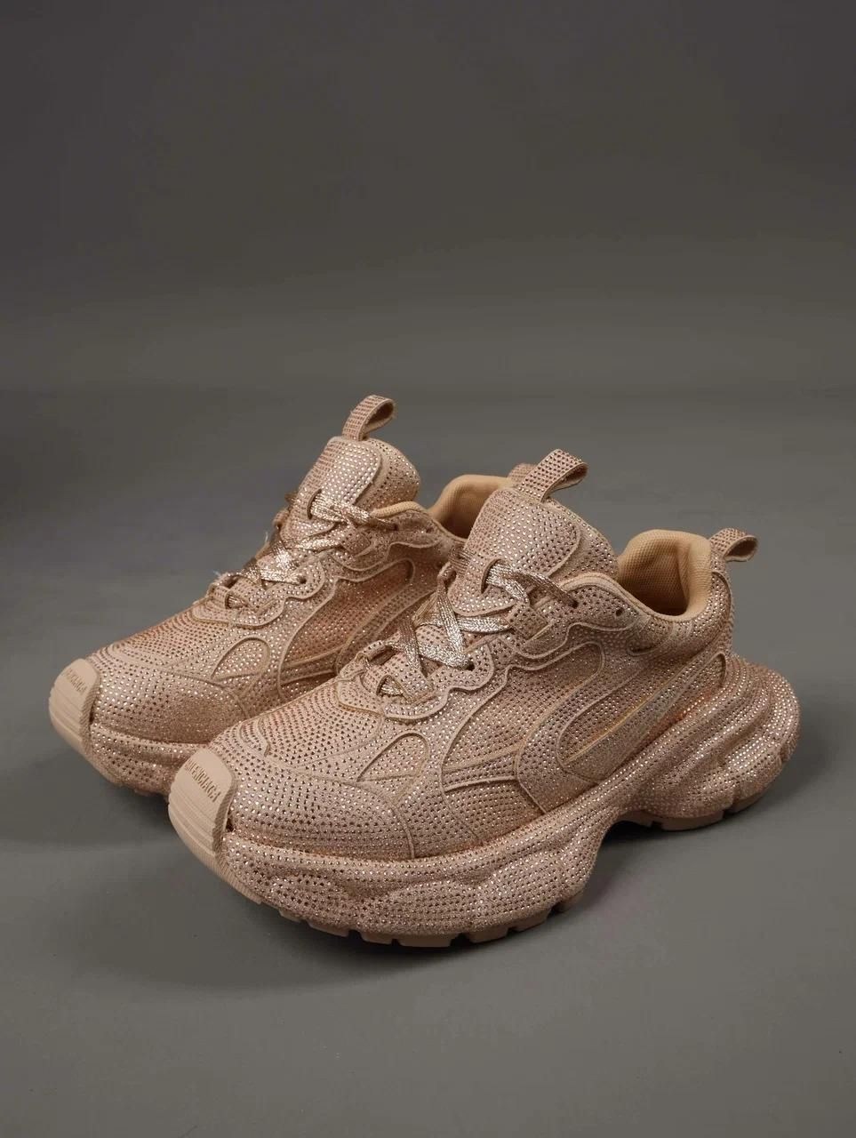 кроссовки красные,женские кроссовки,кроссовки модные,кроссовки,