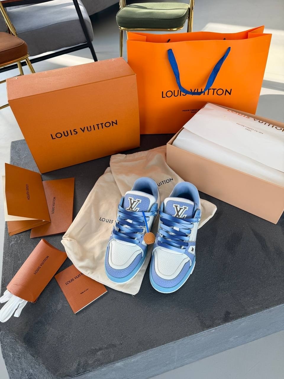 кроссовки louis vuitton trainer,кроссовки louis vuitton,louis vuitton trainer sneaker low white sky blue,луи виттон кроссовки голубые,кроссовки louis vuitton кроссовки louis vuitton