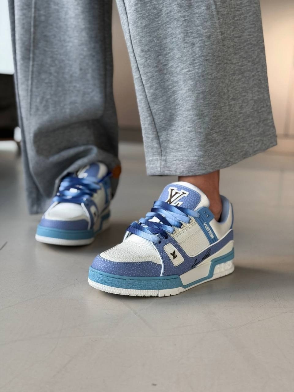 кроссовки louis vuitton trainer,кроссовки louis vuitton,louis vuitton trainer sneaker low white sky blue,луи виттон кроссовки голубые,кроссовки louis vuitton кроссовки louis vuitton