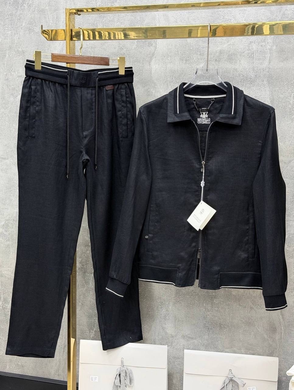 спортивный костюм brunello cucinelli,прогулочный костюм brunello cucinelli,мужские спортивные костюмы brunello cucinelli,спортивный костюм brunello cucinelli чёрный,спортивный костюм brunello cucinell