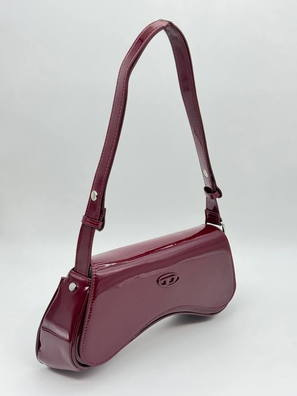 женская бордово-красная сумка на плечо из лакированной кожи,сумка бордовая,сумки стильные,сумка женская бордовая,лакированная женская сумка