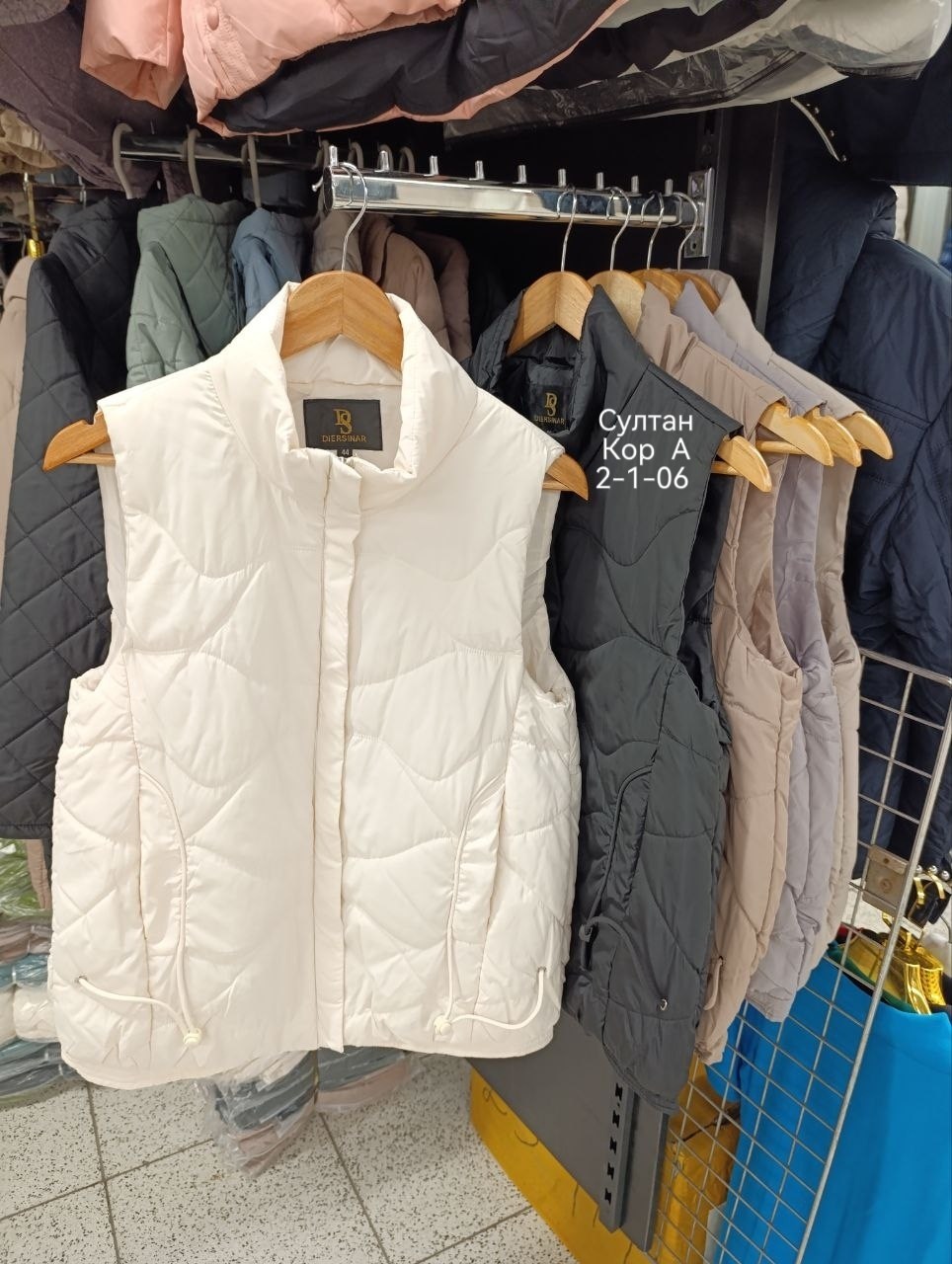 жилет,жилетка,жилетка женская,жилетка безрукавка,теплый жилет