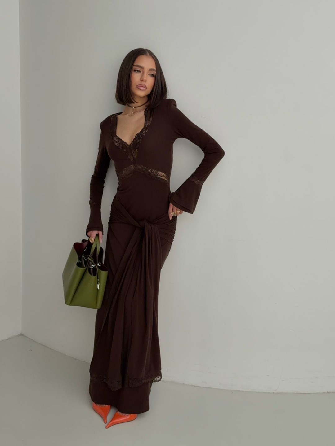 платье,стильное платье,коричневое платье,облегающее платье миди из джерси шоколадного цвета с рюшами и каплевидным вырезом topshop,длинное платье