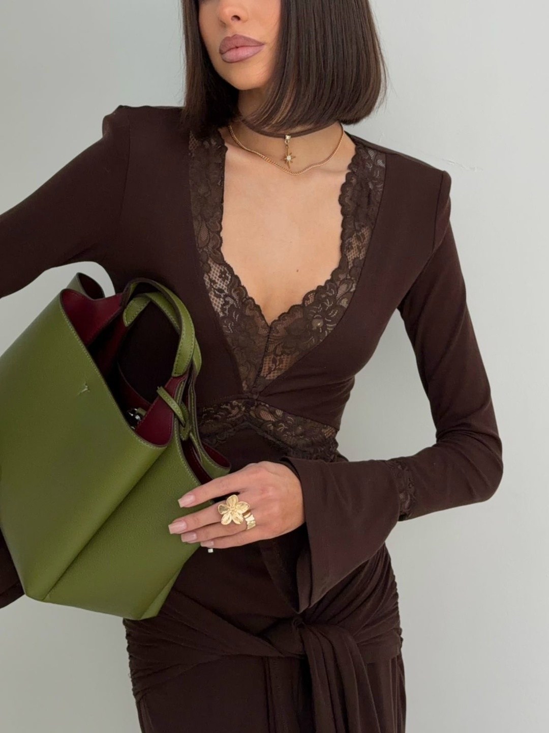 платье,стильное платье,коричневое платье,облегающее платье миди из джерси шоколадного цвета с рюшами и каплевидным вырезом topshop,длинное платье