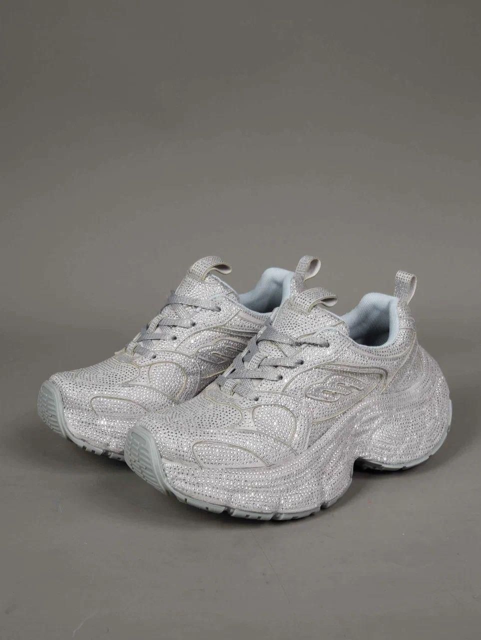 кроссовки красные,женские кроссовки,кроссовки модные,кроссовки,