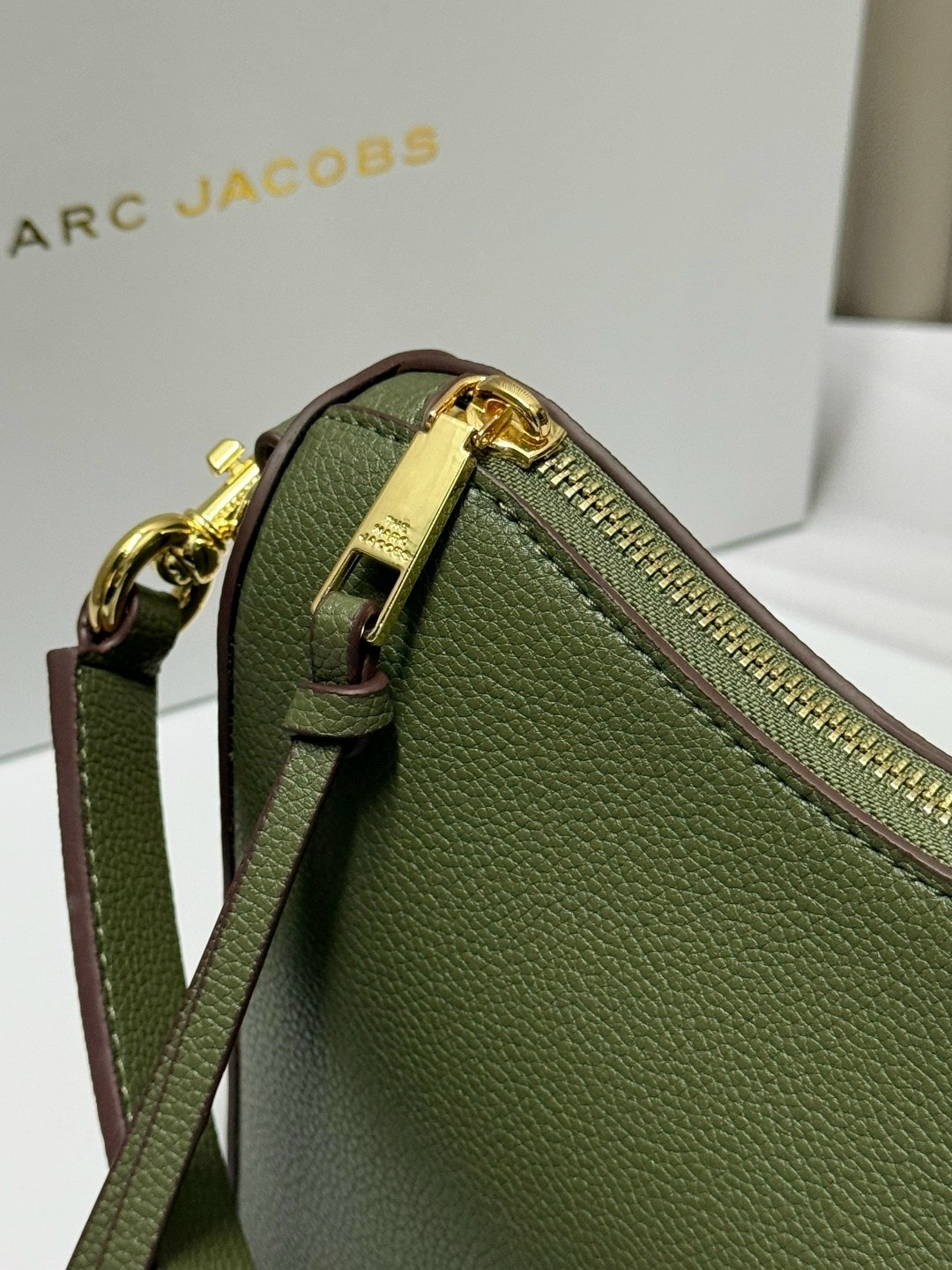 сумка-хобо через плечо marc jacobs,сумка marc jacobs,marc jacobs сумка женская,сумка marc jacobs натуральная кожа,сумка