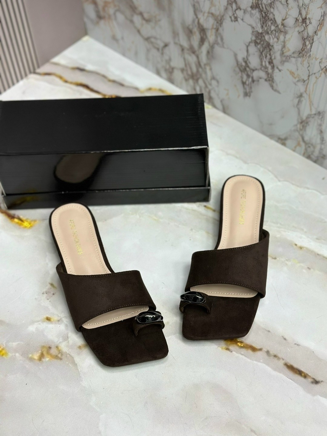 ,женские шлепанцы,босоножки шлепанцы,модные тапочки,шлепки женские