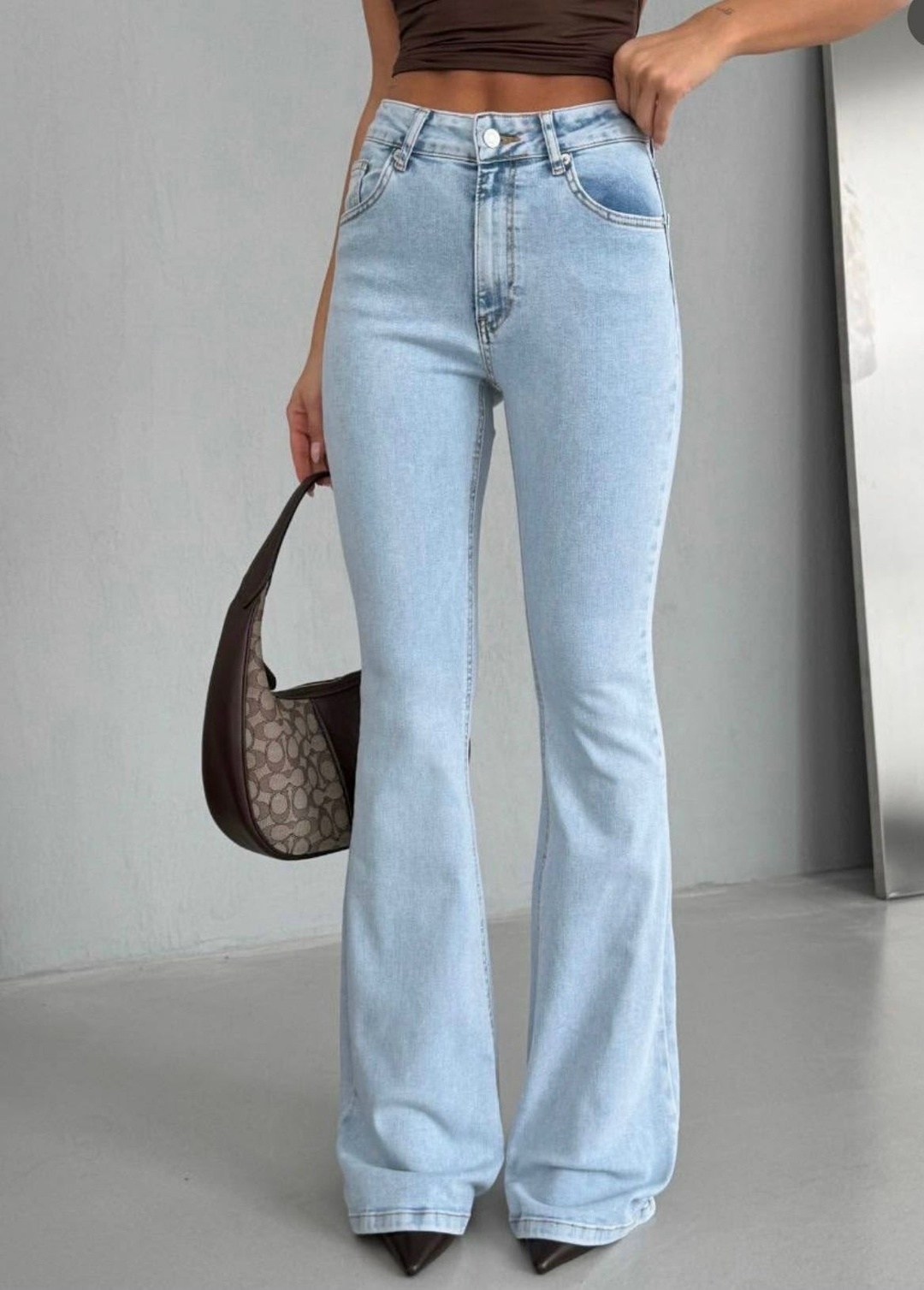 джинсы женские клеш,голубые джинсы клеш женские,женские джинсы,голубые джинсы клеш,модные джинсы