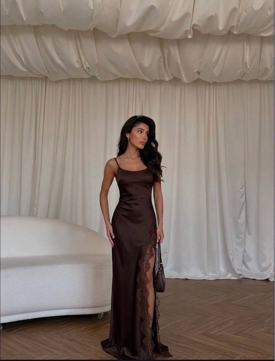 платье с кружевной отделкой от мими never fully dressed, коричневый,платье комбинация,шелковое платье комбинация миди шоколадного цвета коричневое,кружевное макси-платье-комбинация с вырезом шоколадно