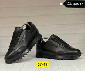 Кроссовки