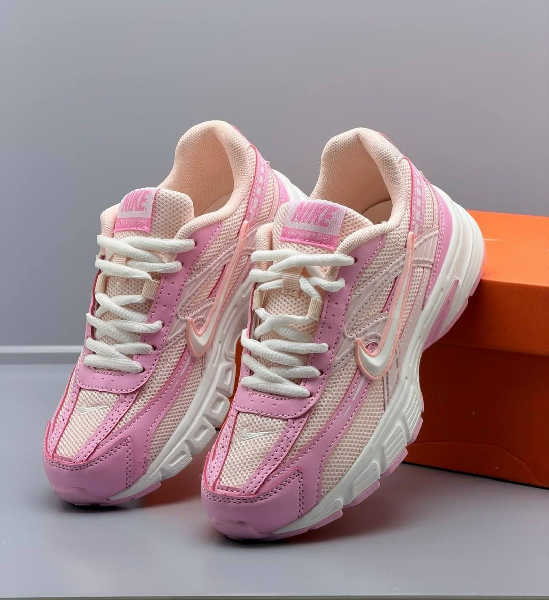 кроссовки для бега initiator женские с низким верхом розовые/белые/серебристые nike,кроссовки nike женские,кроссовки nike initiator pink,кроссовки nike initiator,кроссовки