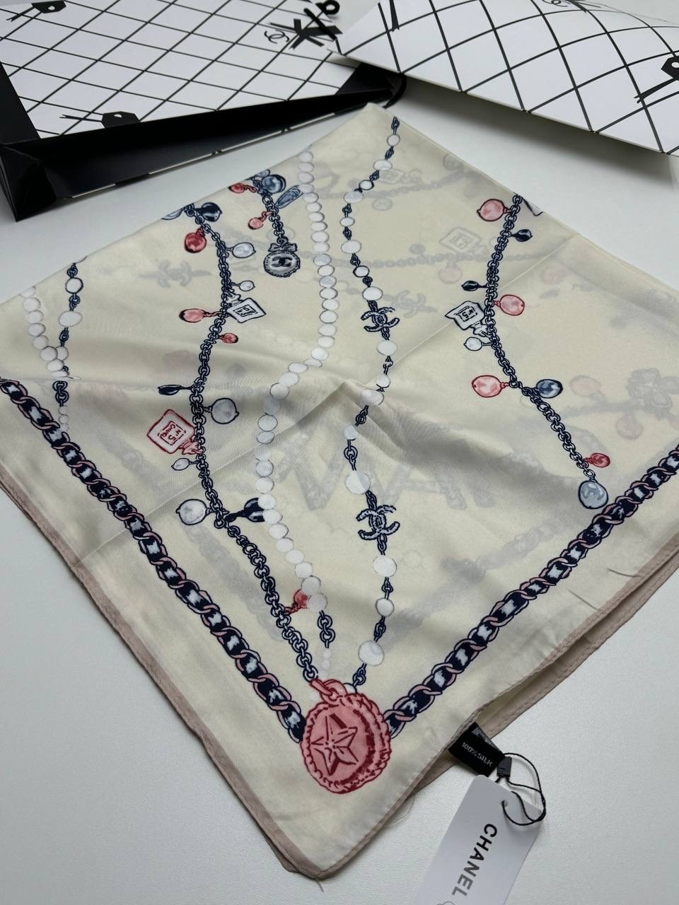 платок шелковый,брендовый платок,платки шанель,платок chanel,платок женский шелковый