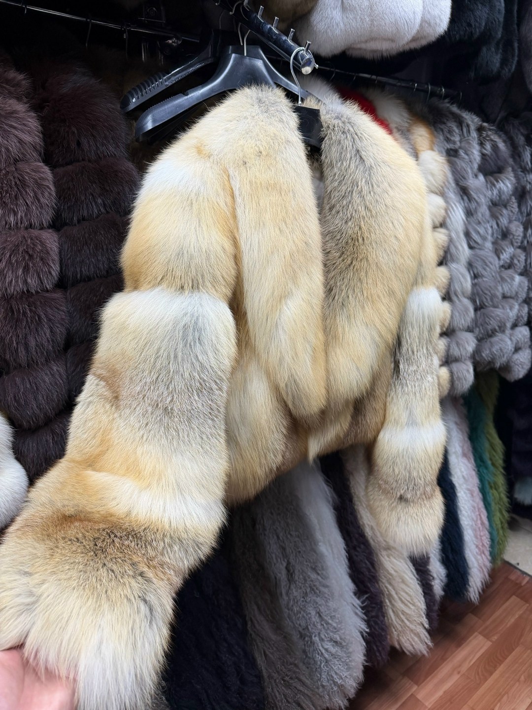 женская короткая толстая теплая зимняя шуба из натурального лисьего меха,меховая куртка,женская короткая куртка из натурального лисьего меха,мех лисы,женская шуба из натурального лисьего меха