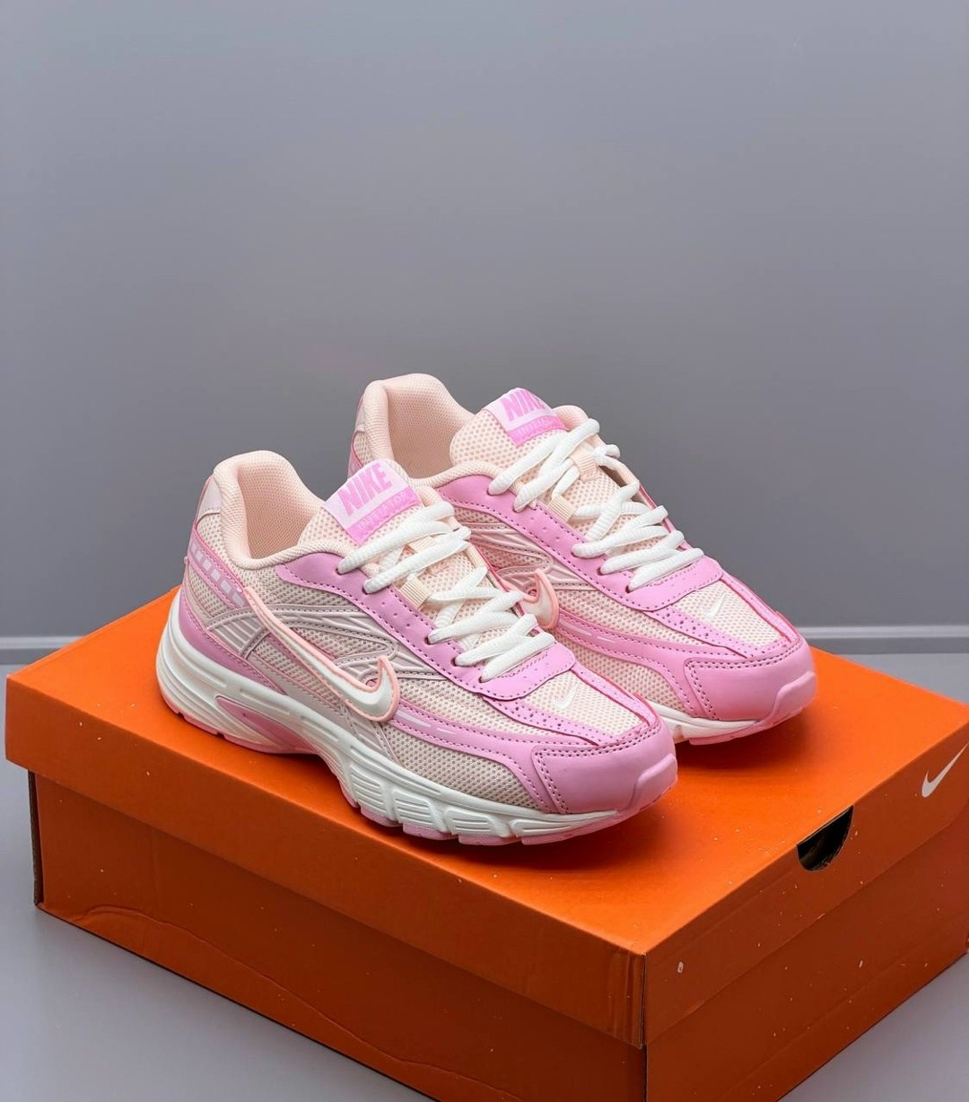 кроссовки для бега initiator женские с низким верхом розовые/белые/серебристые nike,кроссовки nike женские,кроссовки nike initiator pink,кроссовки nike initiator,кроссовки