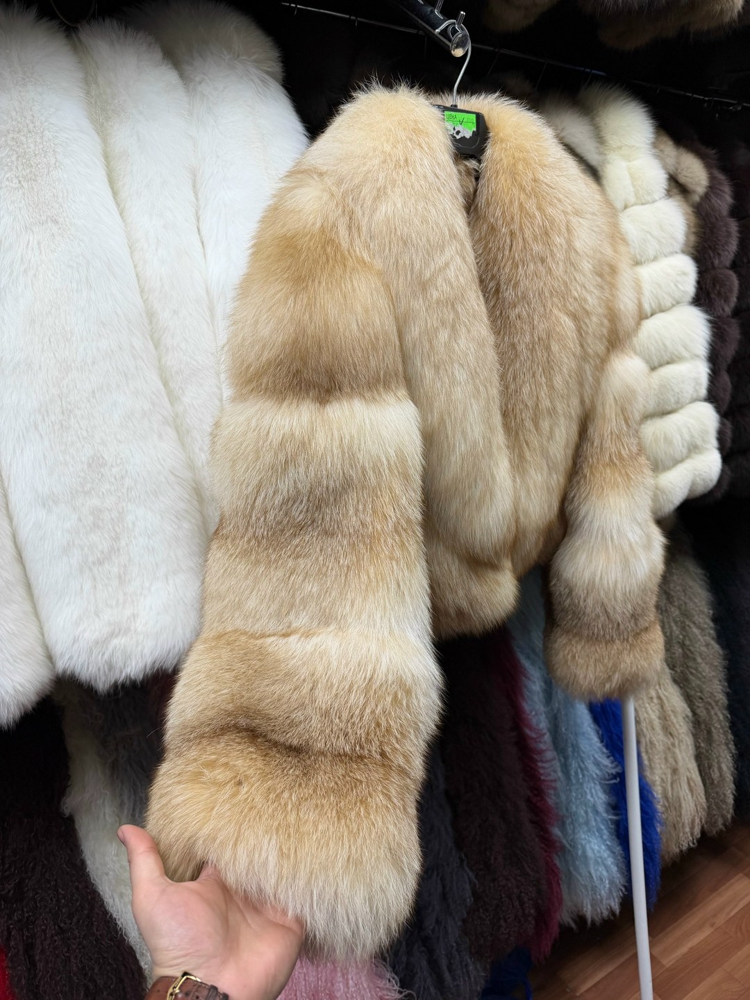 шуба женская из натурального лисьего меха,женская шуба,короткая шуба,меховая куртка,шуба из натурального меха