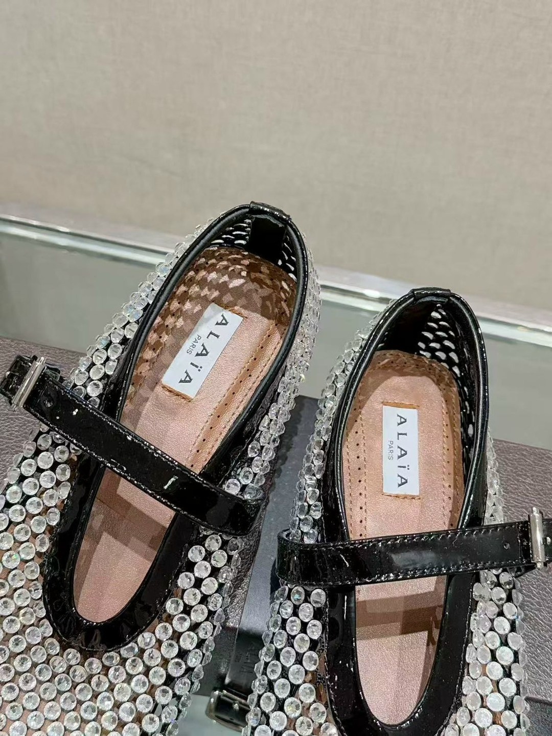 ,балетки alaia,туфли балетки,туфли женские на плоской подошве,туфли на плоской подошве