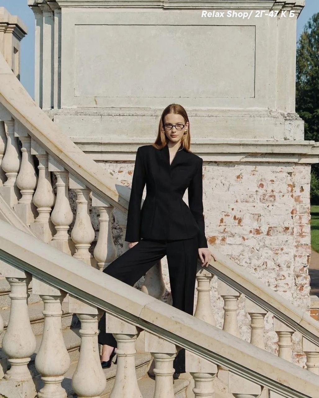 приталенный жакет,стильные наряды,брючный костюм,жакет с воротником стойкой,костюм классический