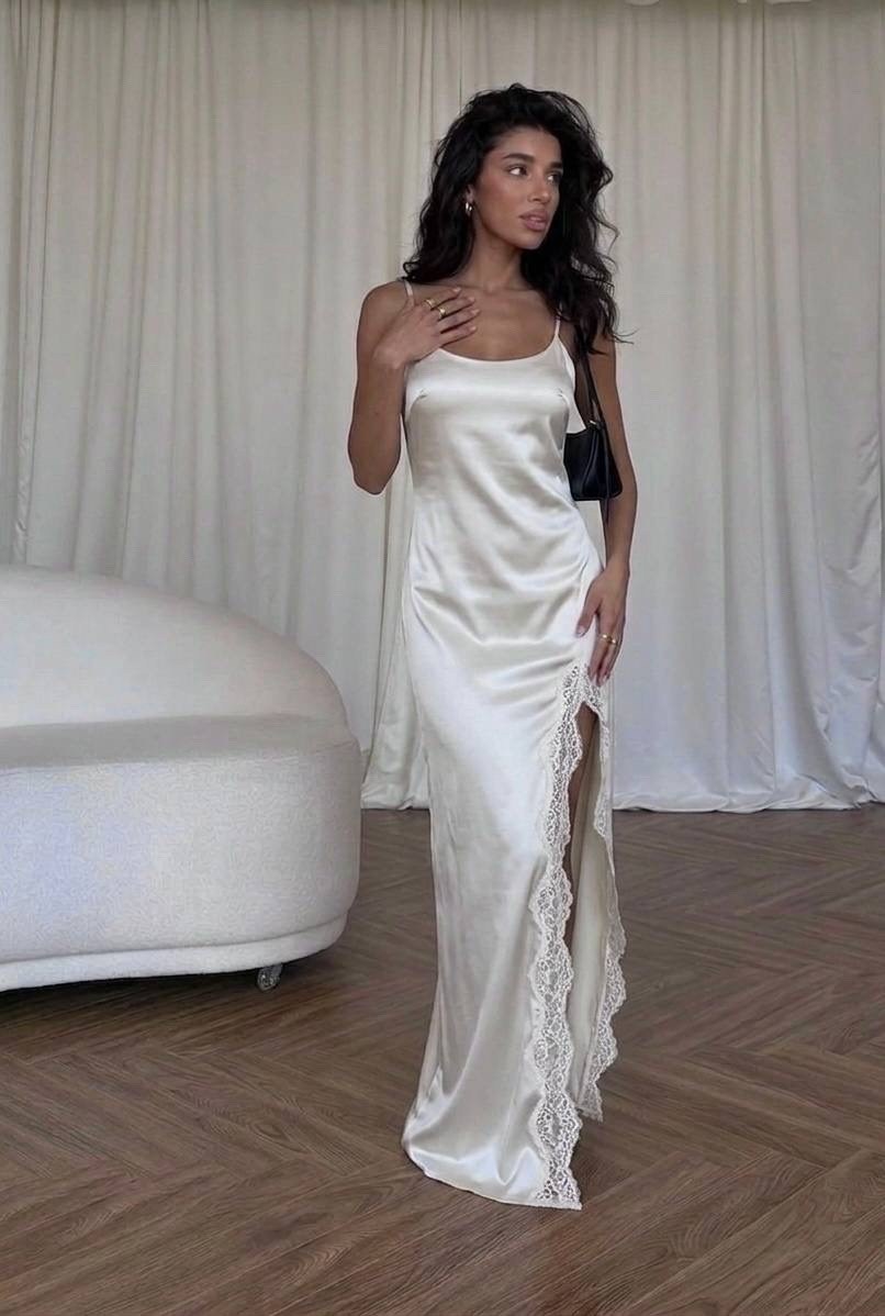 платье с кружевной отделкой от мими never fully dressed, коричневый,платье комбинация,шелковое платье комбинация миди шоколадного цвета коричневое,кружевное макси-платье-комбинация с вырезом шоколадно