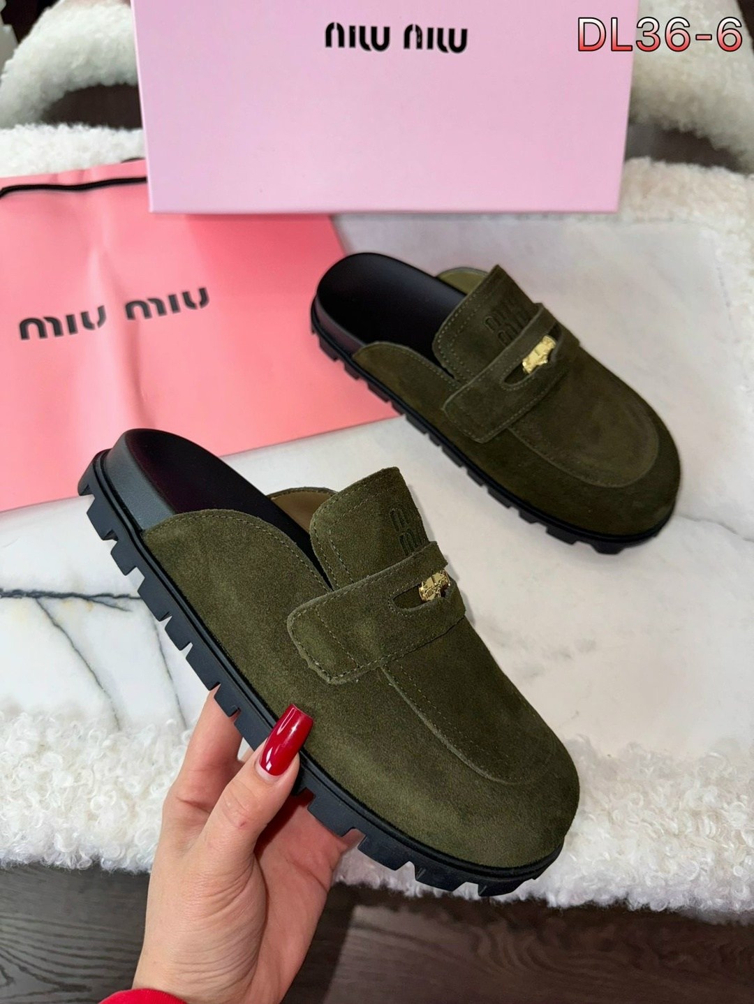 ,замшевые мюли,замшевые лоферы miu miu на высокий подошве и фирменной фурнитурой,сабо женские,мюли женские