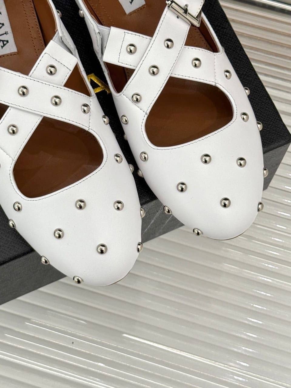 женские шлепанцы,женские шлепанцы prada,босоножки стильные,balmain твидовый жакет синий,женские сандалии