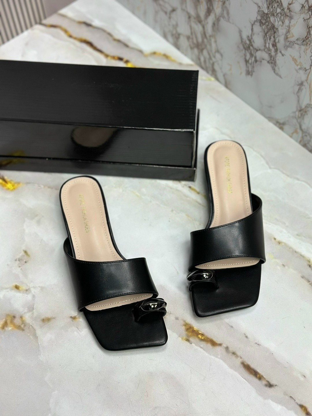 ,женские шлепанцы,босоножки шлепанцы,модные тапочки,шлепки женские