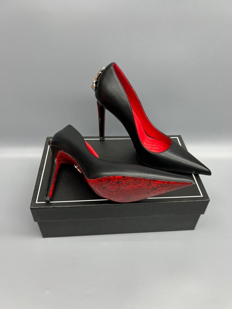 ,туфли лодочки женские,туфли с красной подошвой,туфли christian louboutin,лакированные туфли