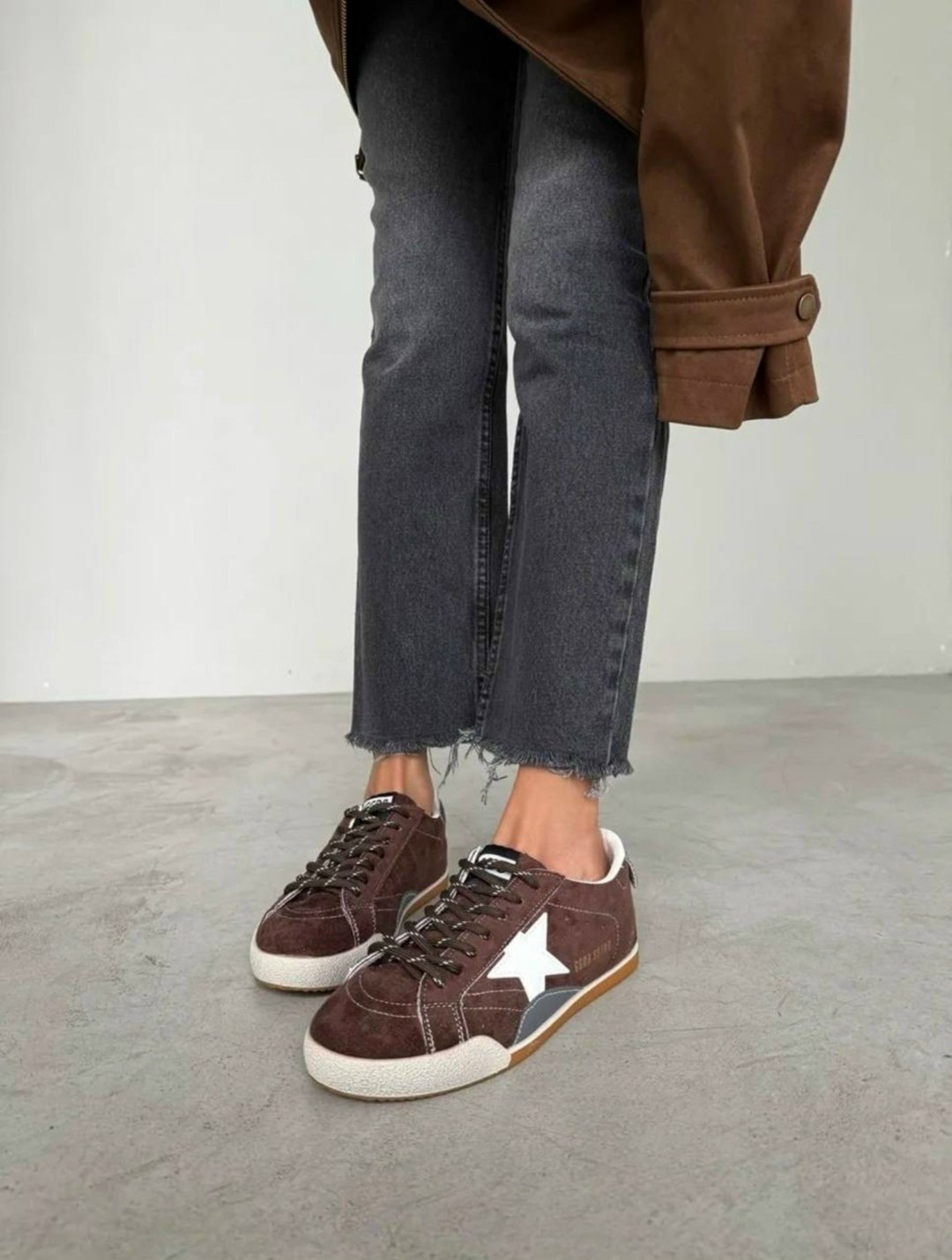 ,golden goose кроссовки super-star коричневый,кеды golden goose,кеды и кроссовки golden goose deluxe brand,golden goose грязные кеды