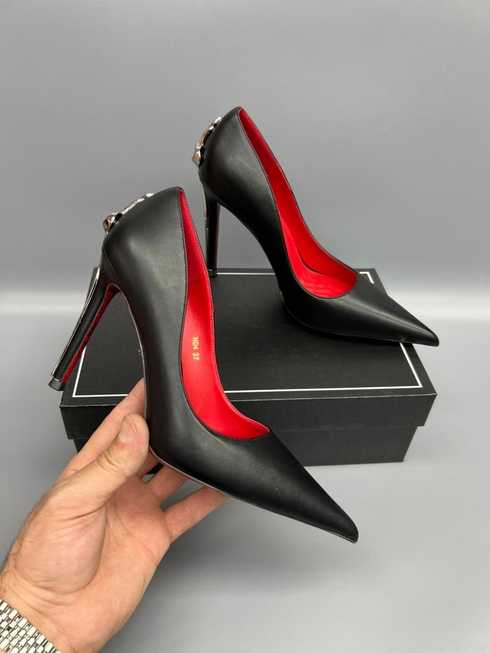,туфли лодочки женские,туфли с красной подошвой,туфли christian louboutin,лакированные туфли