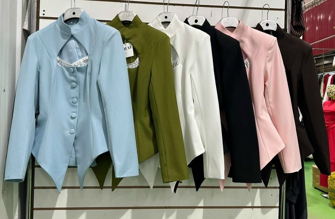 девушка,женщин,женщина красота,красива девушка,декольте