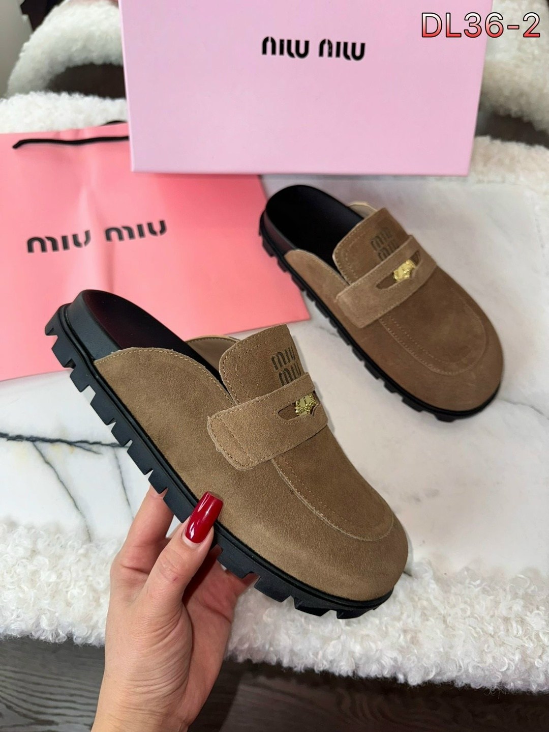 ,замшевые мюли,замшевые лоферы miu miu на высокий подошве и фирменной фурнитурой,сабо женские,мюли женские