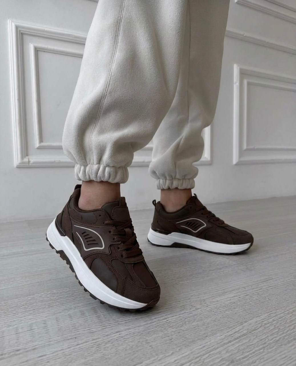 женские кроссовки,белые женские кроссовки,кроссовки белые,кроссовки с высокой подошвой белые,кроссы женские