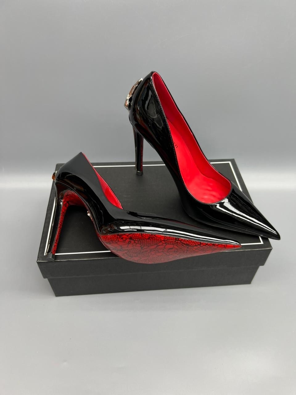 ,туфли с металлическим каблуком,туфли на высоких каблуках,туфли от кристиана лабутена,женские туфли лодочки