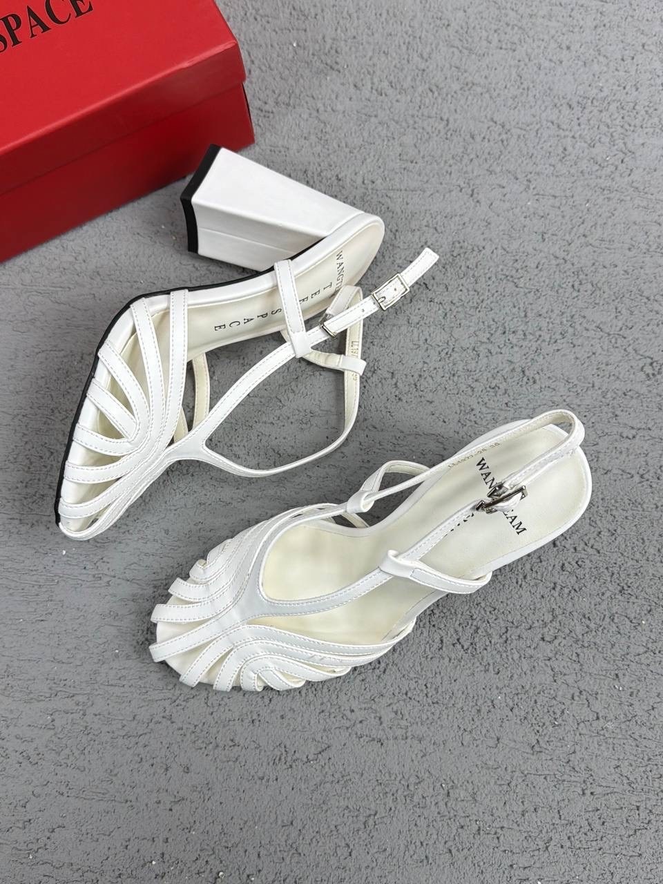 женские босоножки,,кожаные босоножки,летние босоножки,модные босоножки