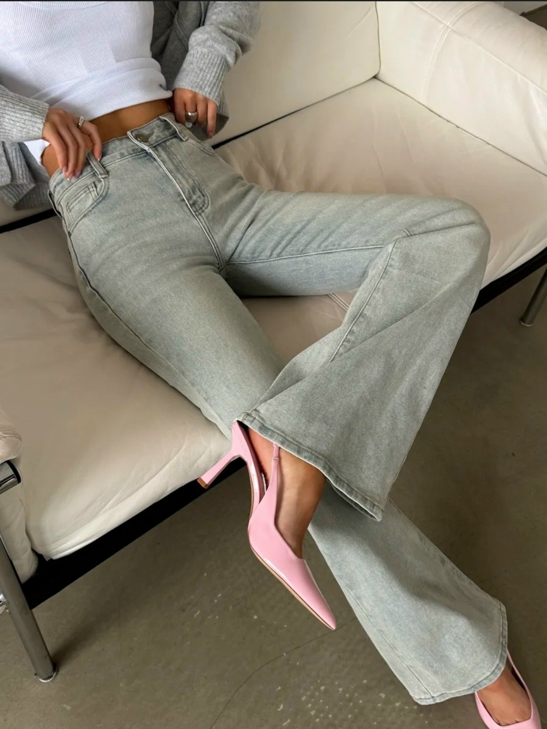 джинсы клеш от колена с высокой посадкой,джинсы клеш женские,белые джинсы клеш от колена,женские джинсы,джинсы-клеш от колена