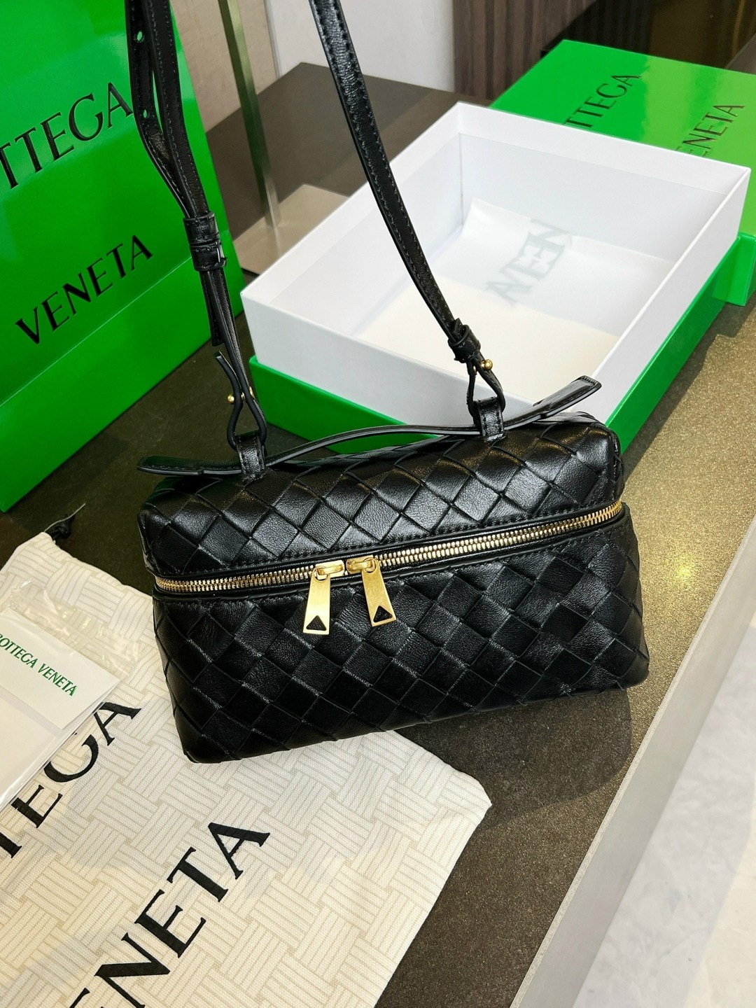 женская сумка bottega veneta,bottega veneta сумка,сумка-чехол bang vanity case серо коричневого цвета bottega veneta,сумка bottega,bottega veneta сумка мужская