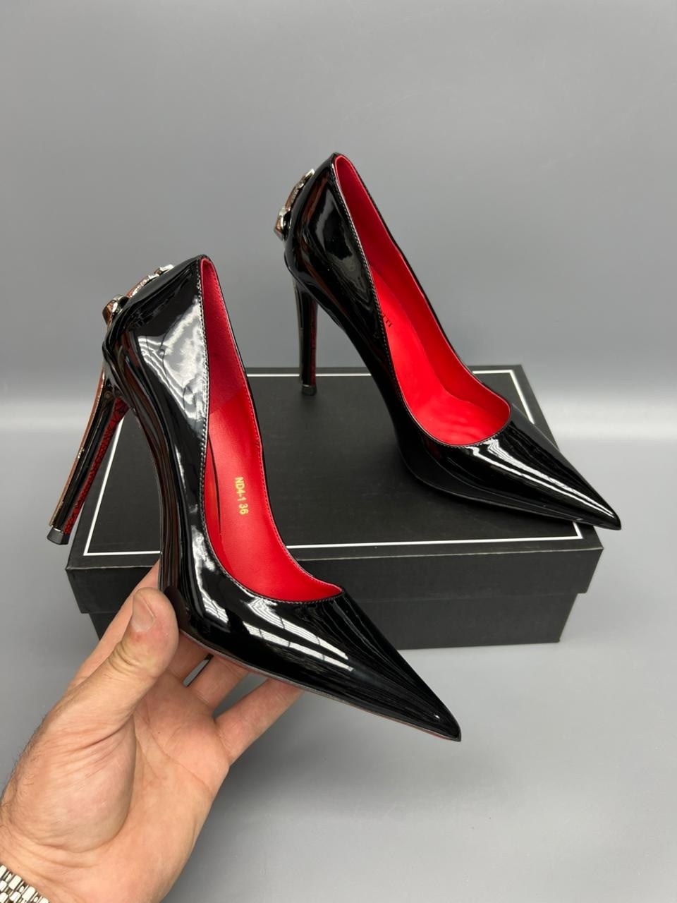 ,туфли с металлическим каблуком,туфли на высоких каблуках,туфли от кристиана лабутена,женские туфли лодочки