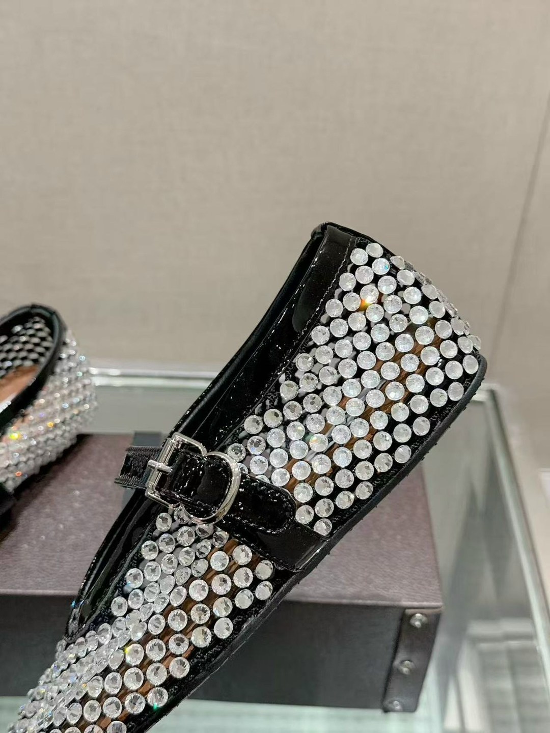 ,балетки alaia,туфли балетки,туфли женские на плоской подошве,туфли на плоской подошве