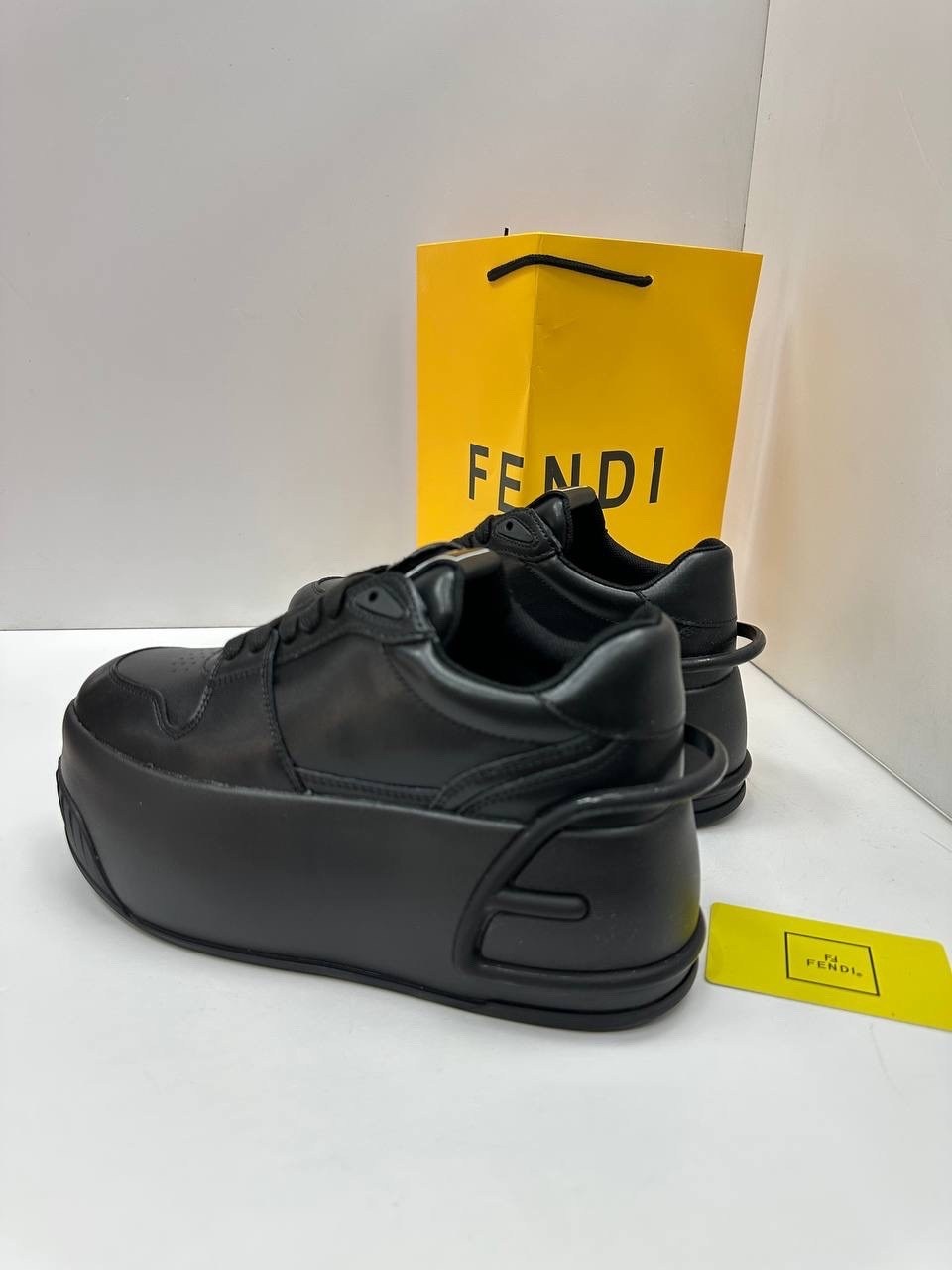 ,кроссовки fendi,женские кроссовки,кроссовки фенди,обуви