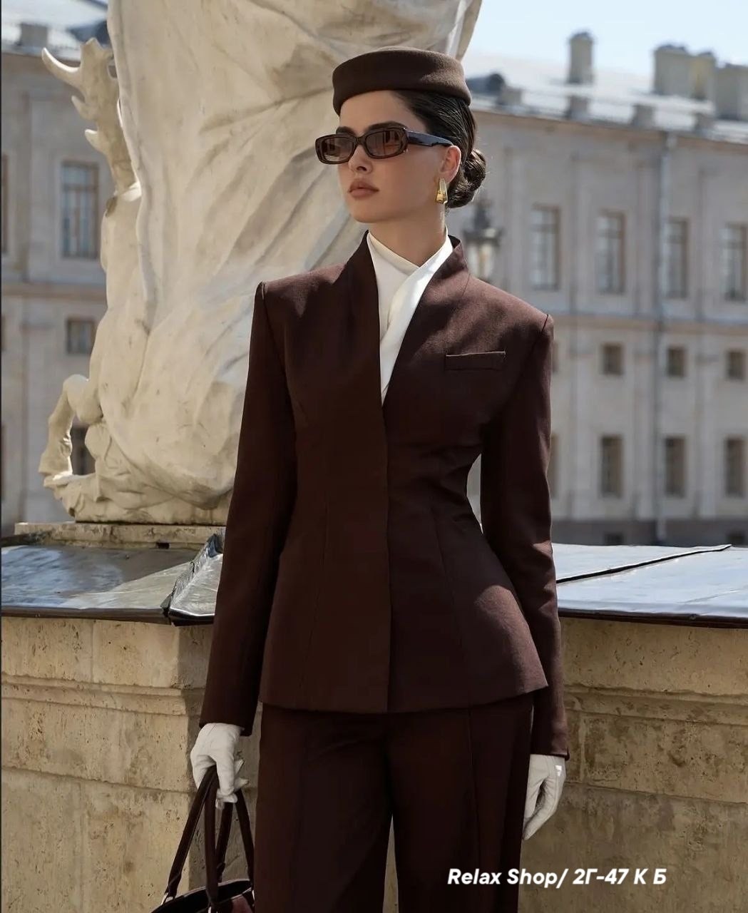 приталенный жакет,стильные наряды,брючный костюм,жакет с воротником стойкой,костюм классический