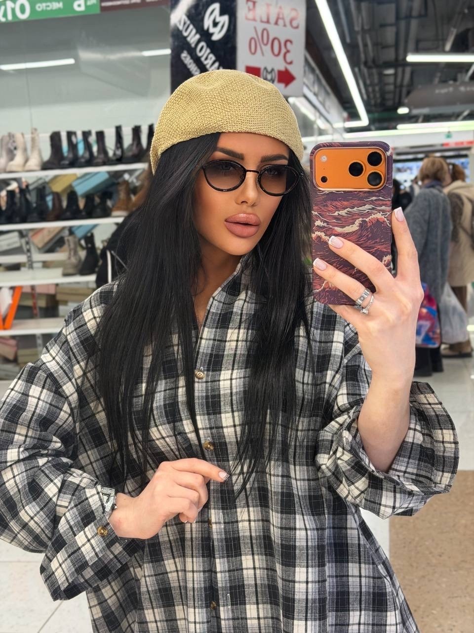 девушка,рубашка в клетку оверсайз осенняя barabashka shop,стильная одежда,рубашка женская,рубашка со стразами оверсайз в клетку