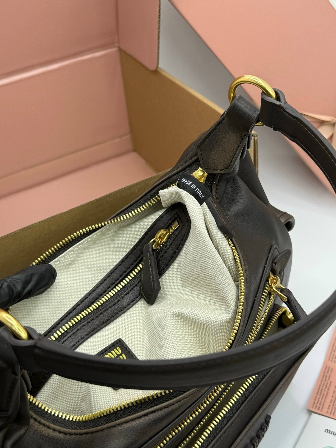 сумка miu miu,сумка женская miu miu,сумка,miu miu сумка на плечо кросс-боди,сумка miu miu натуральная кожа