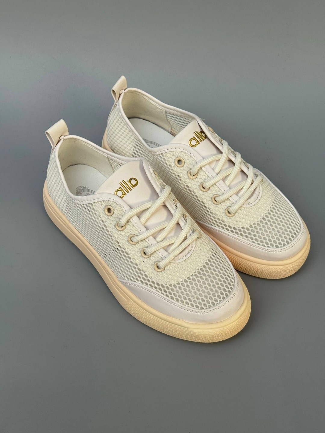 кеды кожаные мужские бежевые,кеды с коричневой подошвой,,кеды коричневые,кеды кожаные