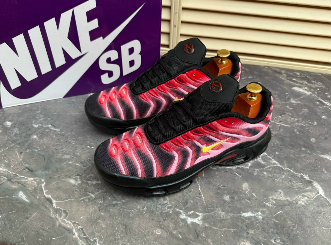 nike air max plus tn,кроссовки nike air max plus tn,supreme x nike air max plus tn,nike air max plus,nike air max tn plus supreme
